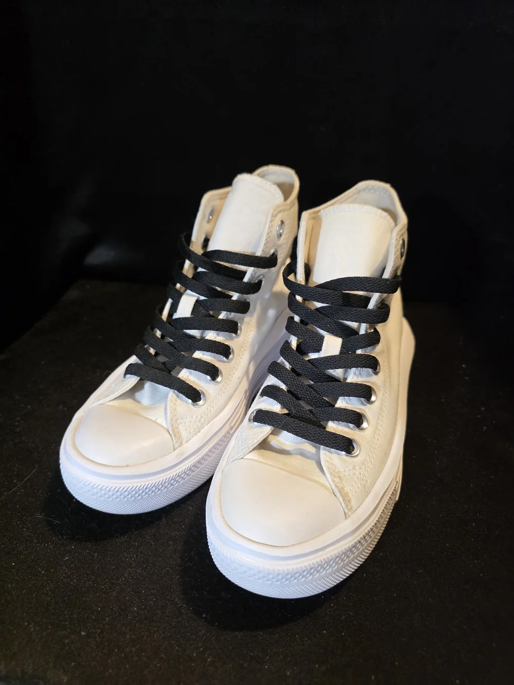 Converse Women’s High-Top Platform Sneakers in Cream with Black Laces Size 5.5